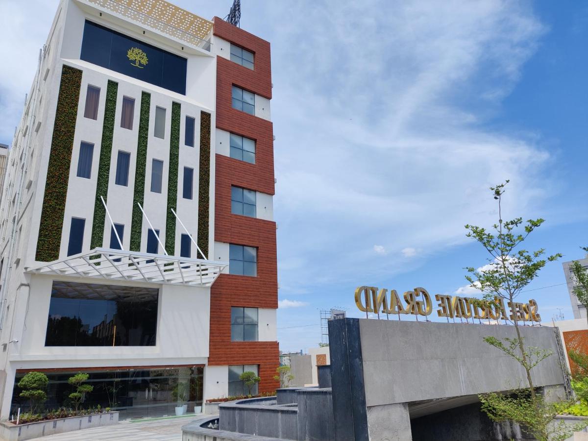 Sree Fortune Grand, Tadepalli Hotel Tadepalle Kültér fotó