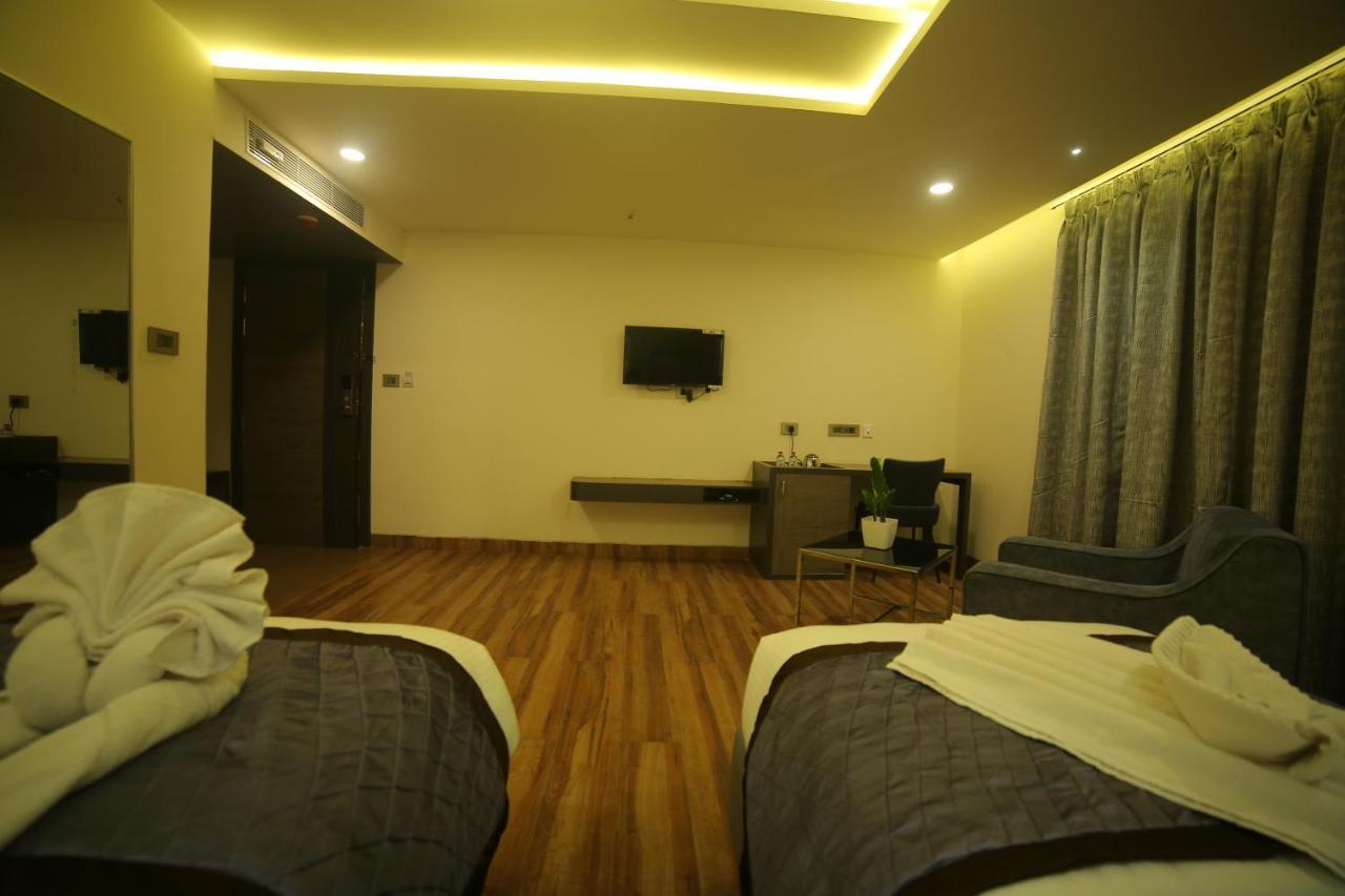 Sree Fortune Grand, Tadepalli Hotel Tadepalle Kültér fotó